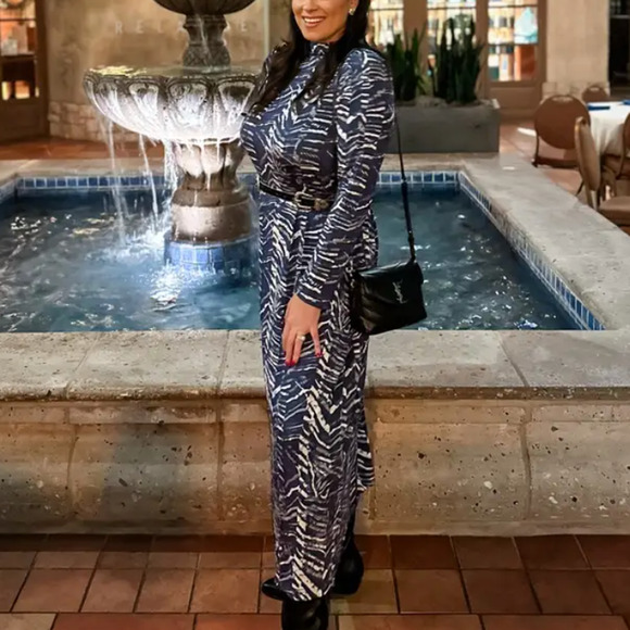 Marie Oliver Dresses & Skirts - Marie Oliver Blue and White Midi Dress